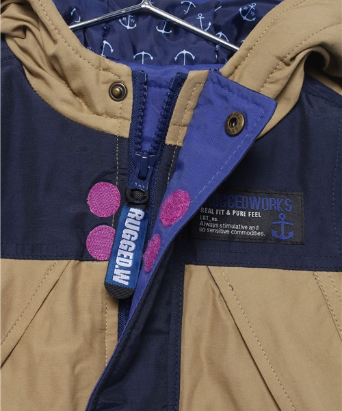 RUGGEDWORKS（ラゲッドワークス）の「マウンテンジャケット(80～140㎝)（マウンテンパーカー・キッズ・ブルー/サンドベージュ/レッド/ネイビー・80ｃｍ/140cm/110cm/120cm/90cm/130cm/100cm）」の7枚目の写真