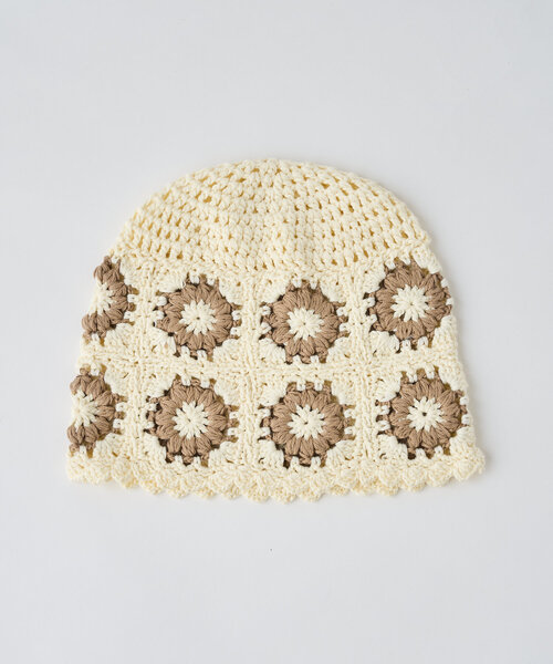 CIAOPANIC(チャオパニック)の「クロシェフラワービーニー帽(キャップ・レディース・オフホワイト/グレー/ブラック・ONE SIZE)」の6枚目の写真