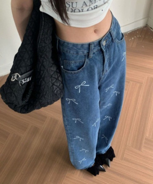 paravion（パラビオン）の「リボンプリントデニム（デニムパンツ・レディース・ブルー・S/M/L）」の3枚目の写真