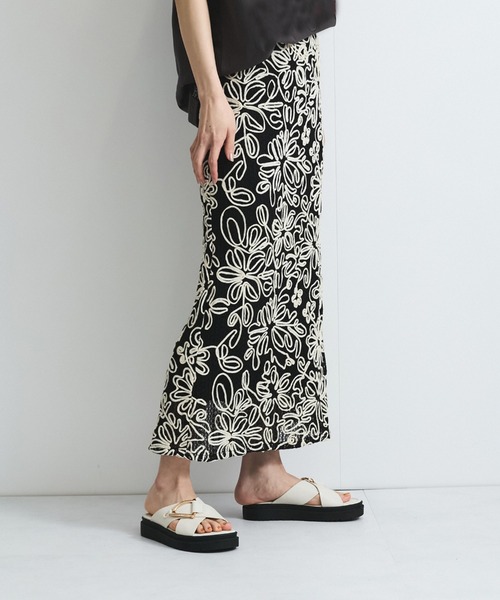 VICKY（ビッキー）の「コードエンブロイダリーIラインスカート（スカート・レディース・ブラック系その他/オフホワイト・M/L）」の2枚目の写真