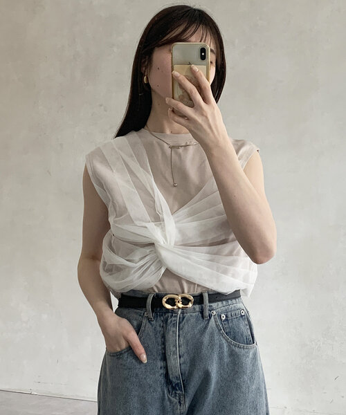 Thevon（ゼボン）の「ツイストチュールドッキングノースリプルオーバー（Tシャツ/カットソー・レディース・オフホワイト/ブラック/グレイッシュベージュ/ホワイト・FREE）」の4枚目の写真