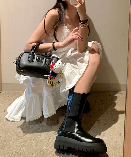 gossip!ロサンゼルス(ゴシップロサンゼルス)の「YUGA Vネックケーキスカート サスペンダードレス(ワンピース・レディース・ブラック/ホワイト・FREE)」の3枚目の写真