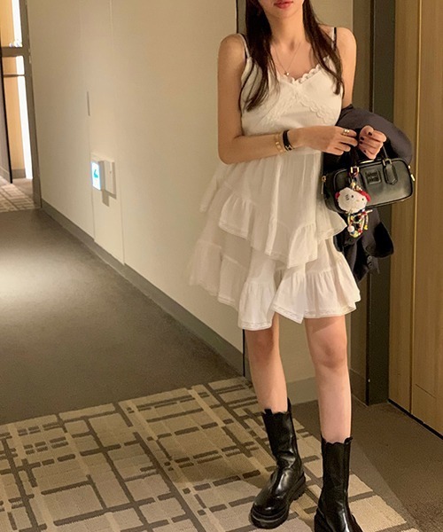 gossip!ロサンゼルス(ゴシップロサンゼルス)の「YUGA Vネックケーキスカート サスペンダードレス(ワンピース・レディース・ブラック/ホワイト・FREE)」の20枚目の写真