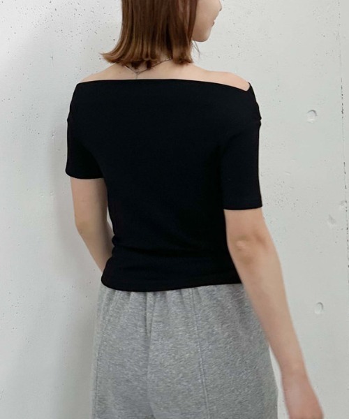 archives(アルシーヴ)の「タックドレープオフショルCT(Tシャツ/カットソー・レディース・グレー/オフホワイト/ブラック/イエロー・MEDIUM)」の17枚目の写真