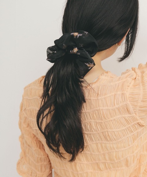 KBF（ケイビーエフ）の「シアージャガードシュシュ（ヘアゴム・レディース・ブラウン/ブラック・ONE）」の2枚目の写真