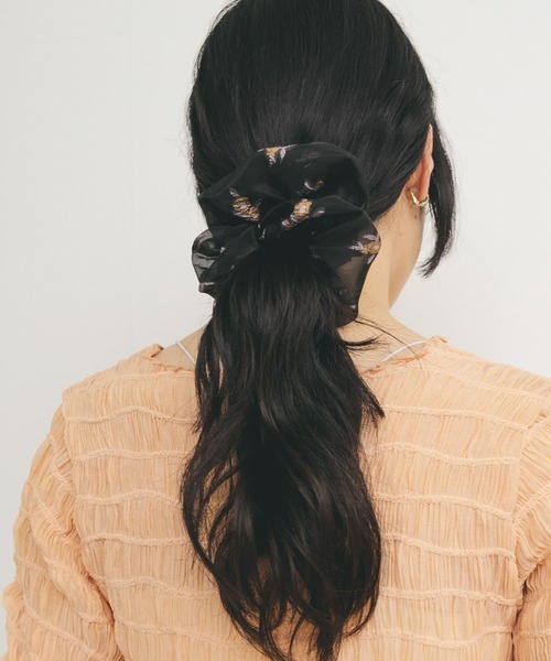 KBF（ケイビーエフ）の「シアージャガードシュシュ（ヘアゴム・レディース・ブラウン/ブラック・ONE）」の4枚目の写真