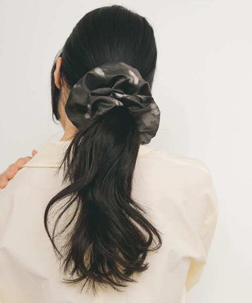 KBF（ケイビーエフ）の「シアージャガードシュシュ（ヘアゴム・レディース・ブラウン/ブラック・ONE）」の10枚目の写真