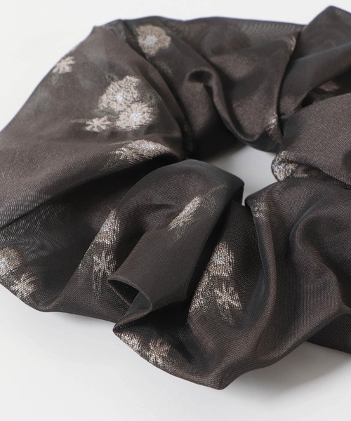 KBF（ケイビーエフ）の「シアージャガードシュシュ（ヘアゴム・レディース・ブラウン/ブラック・ONE）」の7枚目の写真