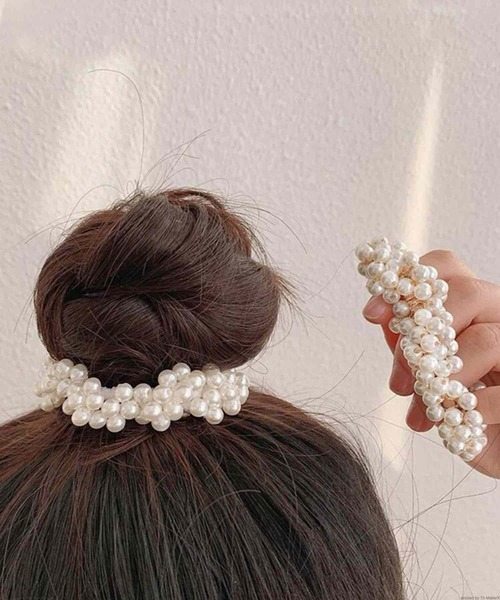 TONE SELECT GOODS（トーンセレクトグッズ）の「pur chouchou/パール ビーズ ヘアゴム シュシュ P4475（シュシュ・レディース・ベージュ/ホワイト/ブラウン/ピンク/グレー・FREE）」の7枚目の写真