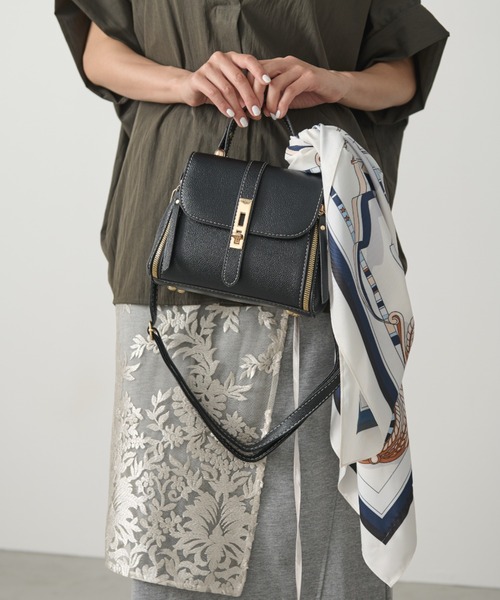 AIC.(エーアイシー)の「ジップデザインスクエアミニバッグ(ショルダーバッグ・レディース・ブラック・FREE)」の3枚目の写真