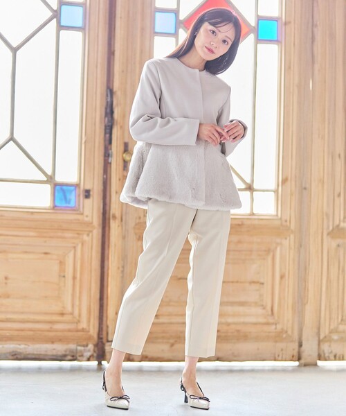 Feroux(フェルゥ)の「ペプラムファー ジャケット(ノーカラーコート・レディース・アイボリー系/ベージュ系・MEDIUM/SMALL)」の5枚目の写真