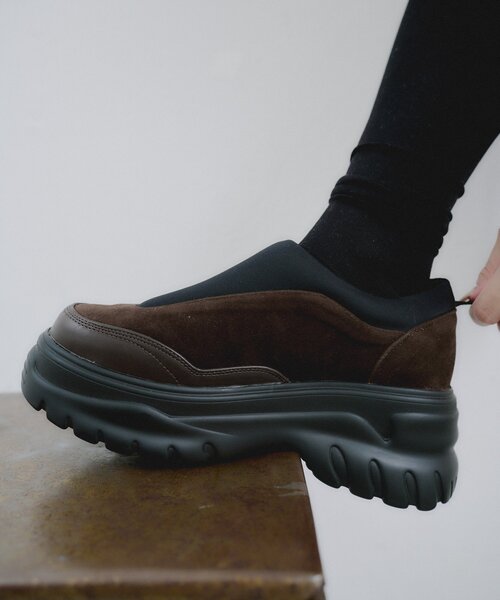 CIAOPANIC TYPY（チャオパニックティピー）の「【yomoセレクト】スウェード調ボリュームスリッポン（スニーカー・レディース・ブラック/ブラウン・SMALL/MEDIUM/LARGE）」の2枚目の写真