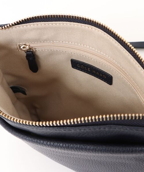 COLE HAAN(コールハーン)の「エミリーレザークロスボディ womens(ショルダーバッグ・レディース・ネイビー・OSFA)」の7枚目の写真