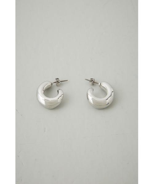 AZUL by moussy(アズールバイマウジー)の「ニュアンスカーブメタルフープピアス(ピアス(両耳用)・レディース・シルバー/ゴールド系その他・FREE)」の7枚目の写真
