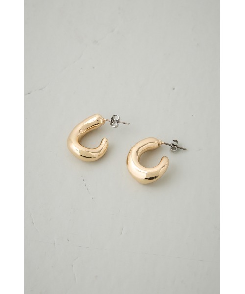 AZUL by moussy(アズールバイマウジー)の「ニュアンスカーブメタルフープピアス(ピアス(両耳用)・レディース・シルバー/ゴールド系その他・FREE)」の9枚目の写真