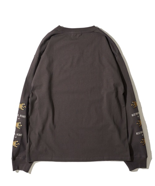 POWER TO THE PEOPLE(パワートゥーザピープル)の「【POWER TO THE PEOPLE】トラ刺繍ロングスリーブTシャツ / 袖刺繍クルーネックロンT(Tシャツ/カットソー・レディース・カーキ/ホワイト/チャコールグレー・MEDIUM/LARGE/X-LARGE)」の7枚目の写真