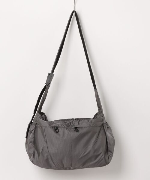 BARELY BLUE（ベアリーブルー）の「【 BARELY BLUE / ベアリーブルー 】 軽量 マルチポケット ナイロン ショルダーバッグ（ショルダーバッグ・レディース・ブラック/グレー・FREE）」の6枚目の写真