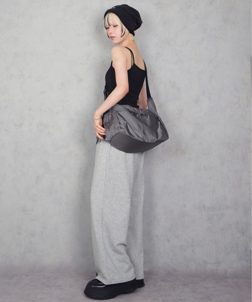 BARELY BLUE（ベアリーブルー）の「【 BARELY BLUE / ベアリーブルー 】 軽量 マルチポケット ナイロン ショルダーバッグ（ショルダーバッグ・レディース・ブラック/グレー・FREE）」の16枚目の写真