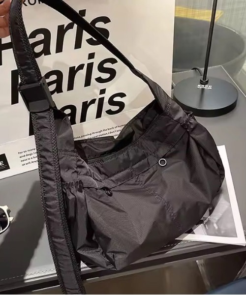 BARELY BLUE（ベアリーブルー）の「【 BARELY BLUE / ベアリーブルー 】 軽量 マルチポケット ナイロン ショルダーバッグ（ショルダーバッグ・レディース・ブラック/グレー・FREE）」の12枚目の写真