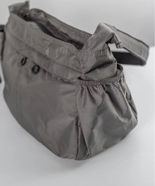 BARELY BLUE（ベアリーブルー）の「【 BARELY BLUE / ベアリーブルー 】 軽量 マルチポケット ナイロン ショルダーバッグ（ショルダーバッグ・レディース・ブラック/グレー・FREE）」の10枚目の写真