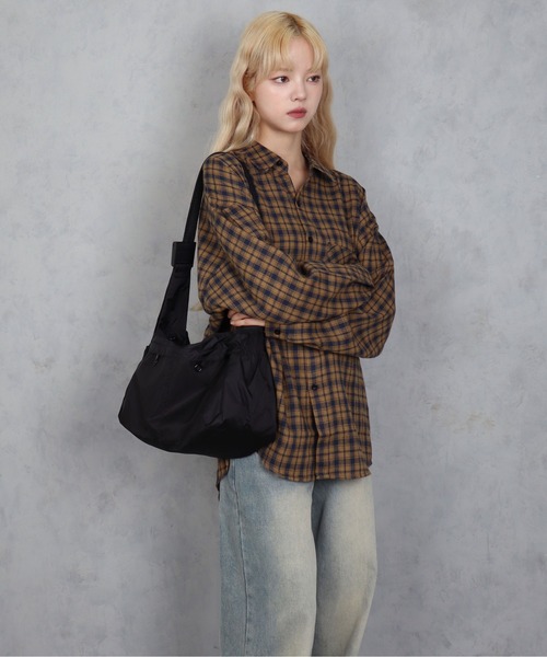 BARELY BLUE（ベアリーブルー）の「【 BARELY BLUE / ベアリーブルー 】 軽量 マルチポケット ナイロン ショルダーバッグ（ショルダーバッグ・レディース・ブラック/グレー・FREE）」の19枚目の写真