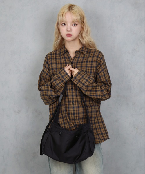 BARELY BLUE（ベアリーブルー）の「【 BARELY BLUE / ベアリーブルー 】 軽量 マルチポケット ナイロン ショルダーバッグ（ショルダーバッグ・レディース・ブラック/グレー・FREE）」の20枚目の写真