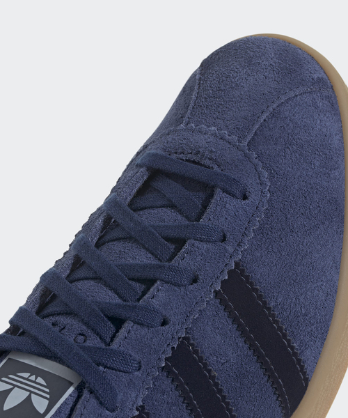 Spick & Span（スピックアンドスパン）の「adidas / アディダス TOBACCO（スニーカー・レディース・キャメル/ネイビー・24.5cm/24cm/23.5cm/23cm）」の14枚目の写真