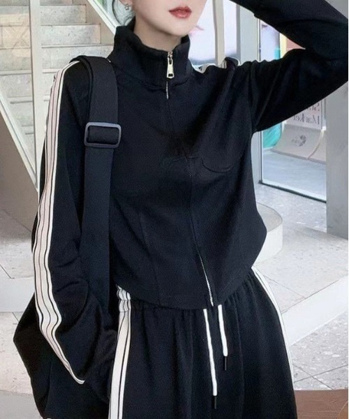 SHEPP(シープ)の「クロップドライントラックジャージジャケット×ラインジャージパンツ(ジャージ・レディース・ブラック・M/L)」の4枚目の写真