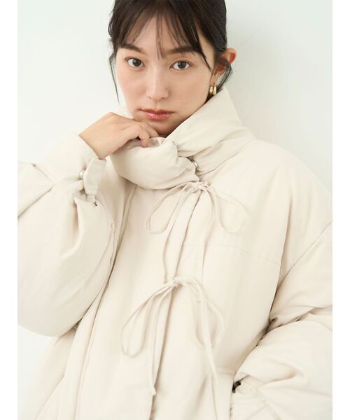 LAGUNAMOON（ラグナムーン）の「ストリングディティールミドルダウン（ダウンジャケット/コート・レディース・ブラウン/アイボリー/ブラック・FREE）」の20枚目の写真