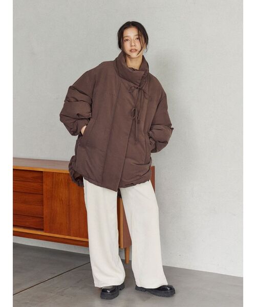 LAGUNAMOON(ラグナムーン)の「ストリングディティールミドルダウン(ダウンジャケット/コート・レディース・ブラウン/アイボリー/ブラック・FREE)」の5枚目の写真