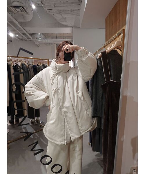 LAGUNAMOON(ラグナムーン)の「ストリングディティールミドルダウン(ダウンジャケット/コート・レディース・ブラウン/アイボリー/ブラック・FREE)」の16枚目の写真