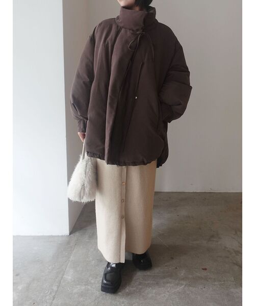 LAGUNAMOON(ラグナムーン)の「ストリングディティールミドルダウン(ダウンジャケット/コート・レディース・ブラウン/アイボリー/ブラック・FREE)」の22枚目の写真