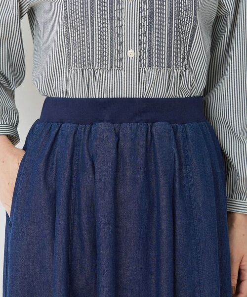 DECOY SINCE 1981（デコイシンスイチキュウハチイチ）の「フレアデニムスカート【ウエストゴム】（スカート・レディース・ネイビー・64/67/70）」の12枚目の写真
