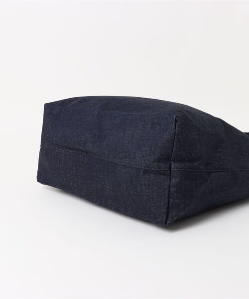 A.P.C.（アーペーセー）の「TOTE NINON（トートバッグ・メンズ・インディゴブルー・ONESIZE）」の2枚目の写真
