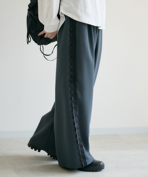 Paradise Picnic(パラダイスピクニック)の「TRANOI. サイドプリーツワイドパンツ(その他パンツ・レディース・ブラック/チャコールグレー/ベージュ/アイボリー・FREE)」の3枚目の写真