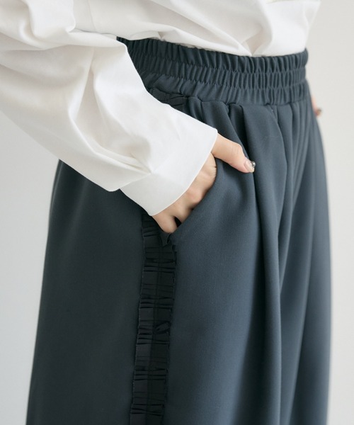 Paradise Picnic(パラダイスピクニック)の「TRANOI. サイドプリーツワイドパンツ(その他パンツ・レディース・ブラック/チャコールグレー/ベージュ/アイボリー・FREE)」の22枚目の写真