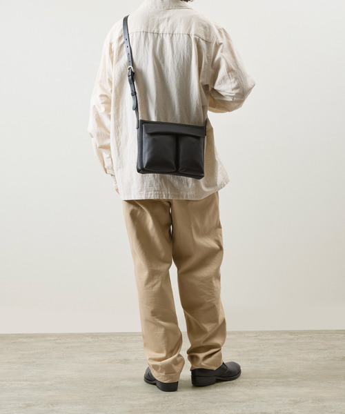 SLOW(スロウ)の「SLOW スロウ / shrink -helmet shoulder bag- シュリンクレザーショルダーバッグ 牛革ヘルメットバッグ / 858S75R(ショルダーバッグ・メンズ・ブラック/グレー/チョコ・FREE)」の17枚目の写真