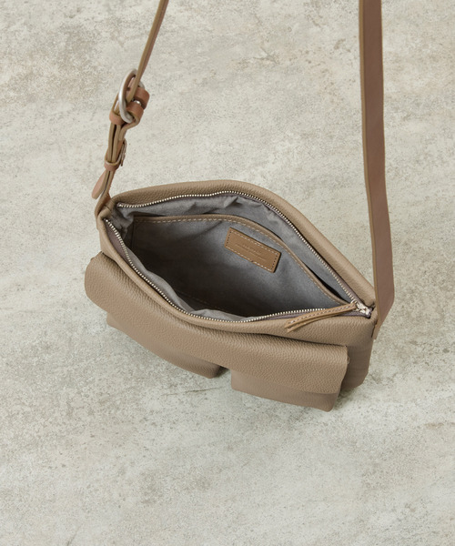 SLOW(スロウ)の「SLOW スロウ / shrink -helmet shoulder bag- シュリンクレザーショルダーバッグ 牛革ヘルメットバッグ / 858S75R(ショルダーバッグ・メンズ・ブラック/グレー/チョコ・FREE)」の4枚目の写真