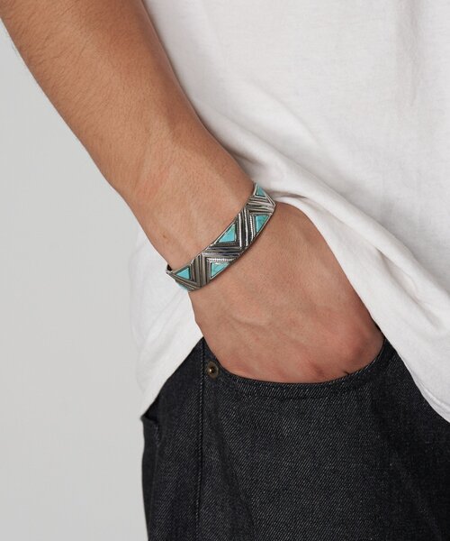 CIAOPANIC（チャオパニック）の「トライアングルカットターコイズバングル（ブレスレット・レディース・シルバー・FREE）」の2枚目の写真