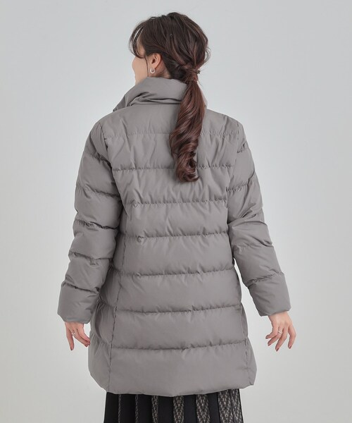 SHOO・LA・RUE(シューラルー)の「【洗濯機可/撥水】フェイクファーフード ロングダウン(ダウンジャケット/コート・レディース・ブラック/カーキ/サンドベージュ・02/03/01/04)」の13枚目の写真