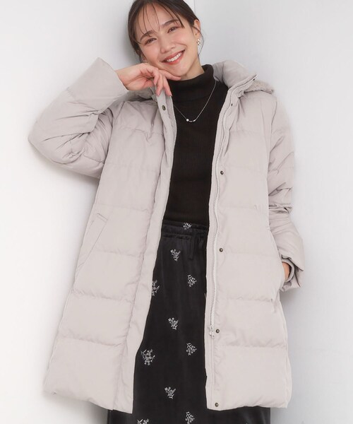 SHOO・LA・RUE(シューラルー)の「【洗濯機可/撥水】フェイクファーフード ロングダウン(ダウンジャケット/コート・レディース・ブラック/カーキ/サンドベージュ・02/03/01/04)」の4枚目の写真