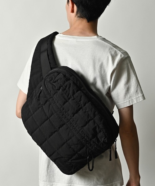 ADAM PATEK(アダムパテック)の「【RES】ADAMPATEK/square quilt BIG body bag/スクエアキルティングビッグボディバッグ(ボディバッグ/ウエストポーチ・レディース・ブラック・フリー)」の1枚目の写真
