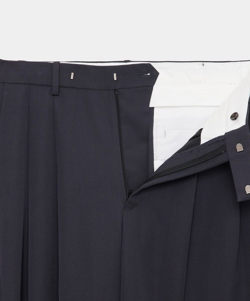 marka（マーカ）の「TWO TUCK BAGGY TROUSERS（スラックス・メンズ・ブラック/グレー・1/2）」の5枚目の写真