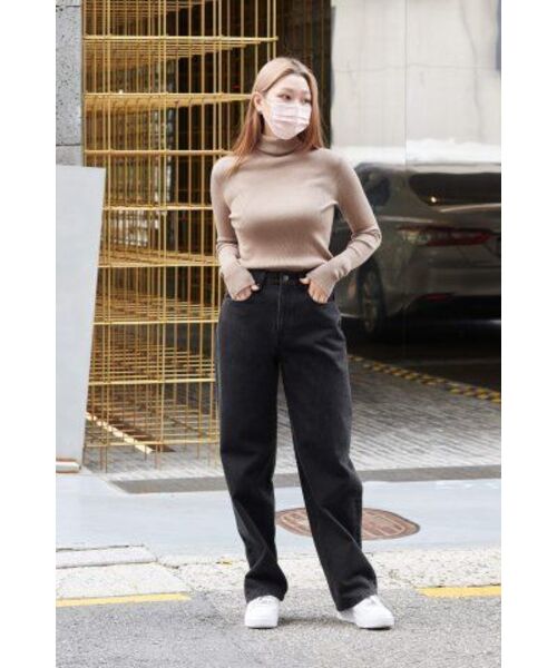 MUSINSA STANDARD WOMAN（ムシンサスタンダードウーマン）の「レディースワイドデニムパンツ[ウォッシュドブラック]（デニムパンツ・レディース・その他・32/30/23/24/25/26/27/28/29）」の17枚目の写真