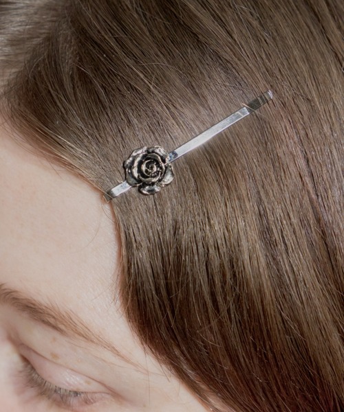 GIUNON(ジウノン)の「rose motif silver hairpin / ローズモチーフシルバーヘアピン(ヘアピン・レディース・シルバー・FREE)」の2枚目の写真