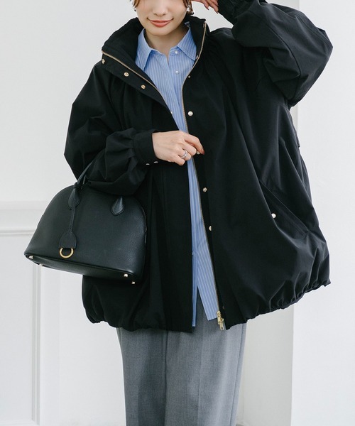 Emma Taylor（エマテイラー）の「スタンドカラーギャザーバルーンブルゾン（ブルゾン・レディース・ベージュ/ライトベージュ/ブラック・FREE）」の2枚目の写真