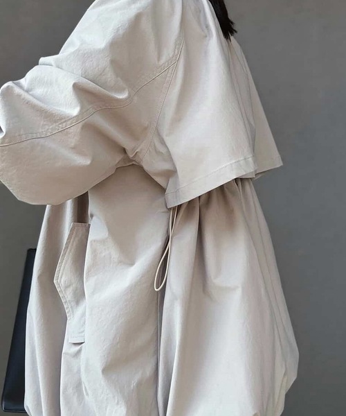 Emma Taylor（エマテイラー）の「スタンドカラーギャザーバルーンブルゾン（ブルゾン・レディース・ベージュ/ライトベージュ/ブラック・FREE）」の4枚目の写真