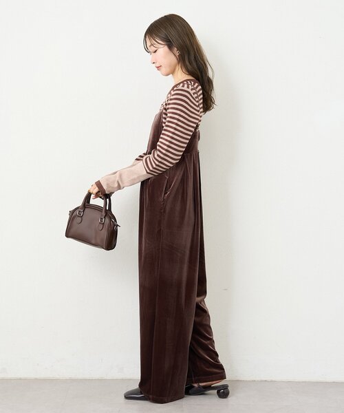 Kastane（カスタネ）の「【一部店舗限定/S.Mサイズ展開】B ベロアサロペット（サロペット/オーバーオール・レディース・ブラック/ブラウン・SMALL/MEDIUM）」の14枚目の写真