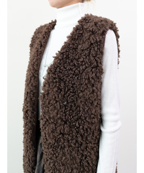 DOLLUPOOPS（ドールアップウップス）の「ボアライクフェイクファーベスト（ベスト・レディース・ベージュ/ブラウン/チャコールグレー・FREE）」の17枚目の写真