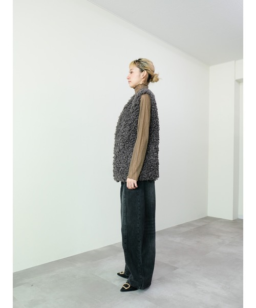 DOLLUPOOPS（ドールアップウップス）の「ボアライクフェイクファーベスト（ベスト・レディース・ベージュ/ブラウン/チャコールグレー・FREE）」の22枚目の写真